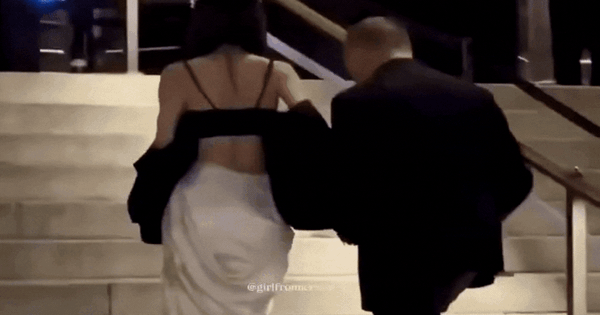 Bà hoàng váy cưới lộ bóng lưng không tin nổi ở tuổi 76