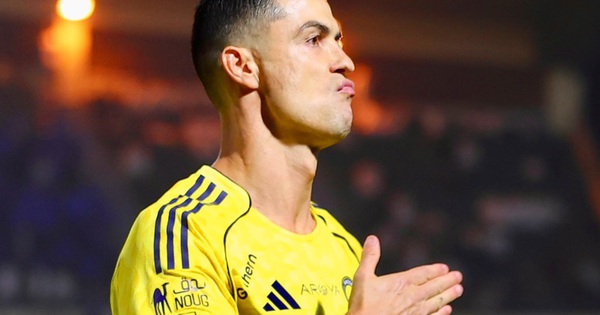 Ronaldo gây tranh cãi