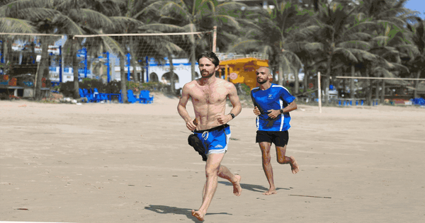 Bãi biển Đà Nẵng lại sạch đẹp như chưa hề có... bão