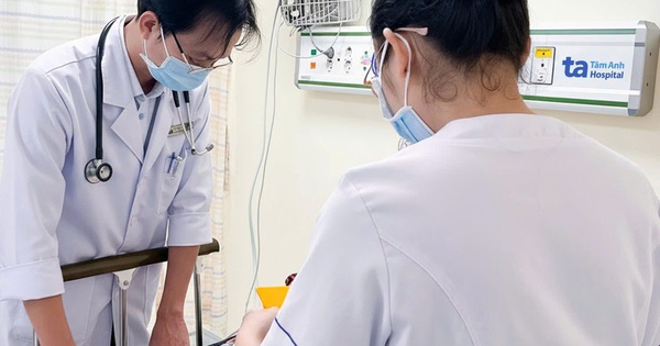 Công an làm việc với tiệm bánh mì cóc Cô Bích