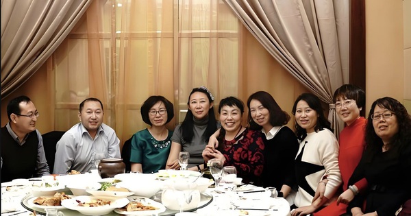 Đi họp lớp, người bạn vừa phá sản ngỏ ý mượn mỗi người 10 triệu đồng: Chỉ một bạn đồng ý còn lại từ chối, nửa năm sau ai cũng tiếc nuối