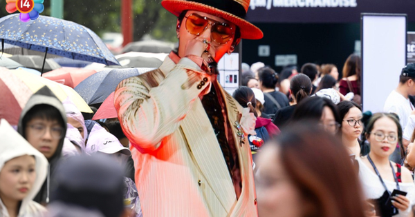 Concert G-DRAGON tại Hà Nội D-2: Hàng nghìn fan đội mưa xếp hàng, "anh Long" tổng duyệt dưới mưa