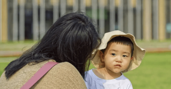 Khi người mẹ "khéo ăn khéo nói" lại sinh con nhút nhát và ít nói - 2 lý do tâm lý học khiến phụ huynh nào cũng nên gật gù