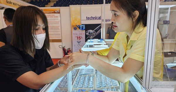 Giá vàng hôm nay 9-11: Diễn biến bất ngờ của vàng miếng