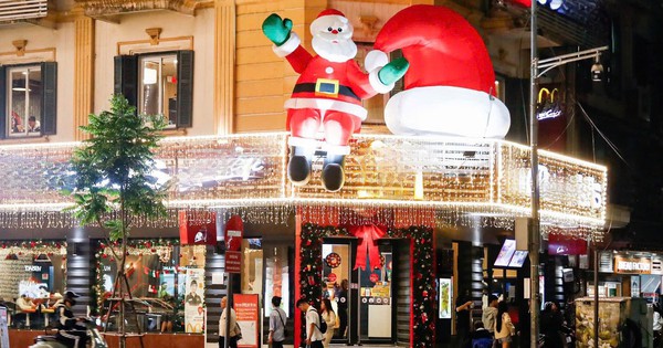 Hà Nội như 'bản hòa tấu ánh sáng' dịp Giáng sinh