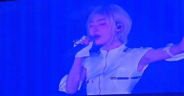 The Vbiz goddess is so beautiful that AI cannot imitate it, her beauty changes 180 degrees like "changing her head".