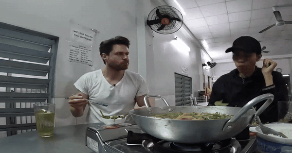 Western visitors were curious to try the famous Western specialties, commenting: "There will be a day when I come here just to eat this dish!"