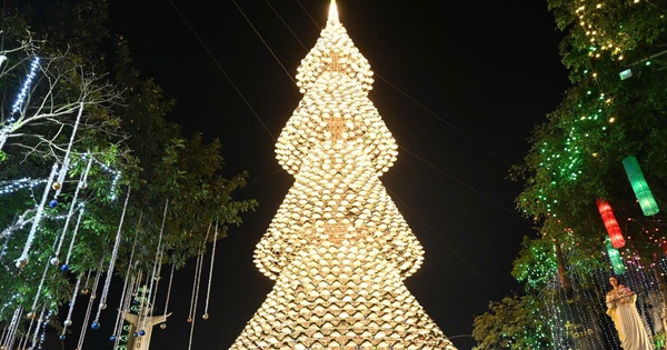 Cây thông Noel nón lá cao 35m "gây sốt" mùa Giáng sinh ở Đồng Nai