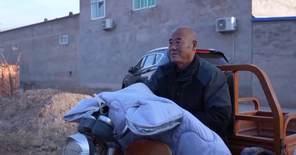 Đúng 11h20p trưa, người đàn ông thực hiện 1 cuộc gọi định mệnh khiến nửa tiếng sau, cả làng vừa khóc vừa cảm ơn rối rít