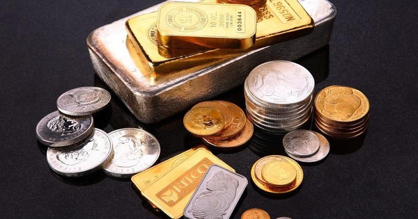 Vàng và bạc phá đỉnh ngày thứ 2 liên tiếp: Chuyên gia tin rằng đà tăng chưa dừng lại