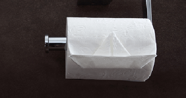 Kỹ sư bị sa thải vì đi vệ sinh một lần hết... 4 tiếng đồng hồ: Bệnh trĩ không phải là "kim bài miễn tử"