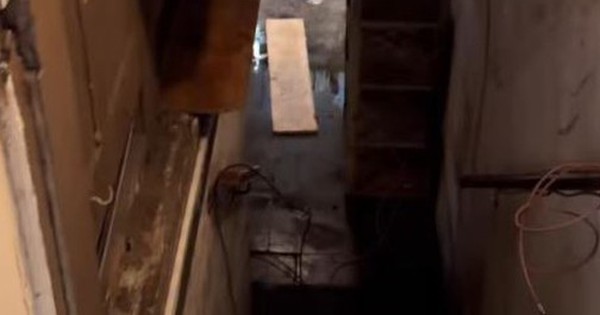 Mua nhà mới, cặp vợ chồng phát hiện thứ rùng rợn dưới tầng hầm