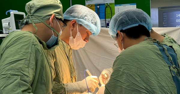 Bác sĩ điều chỉnh “trứng” ẩn, giúp chàng trai hồi phục sức khỏe sinh sản