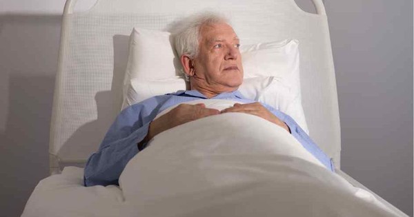 Người cao tuổi và cảm lạnh: Nguy cơ biến chứng ít được chú ý