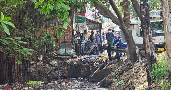 TP.HCM: Điều tra vụ người phụ nữ được phát hiện tử vong dưới kênh