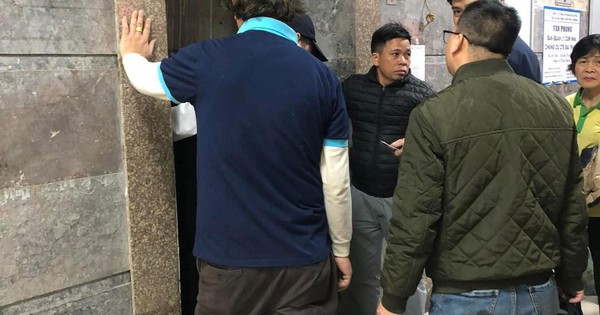 Hà Nội: Thang máy mắc kẹt khiến hàng chục người bị "nhốt" hơn 1 tiếng, nhân chứng kể thêm chi tiết bức xúc