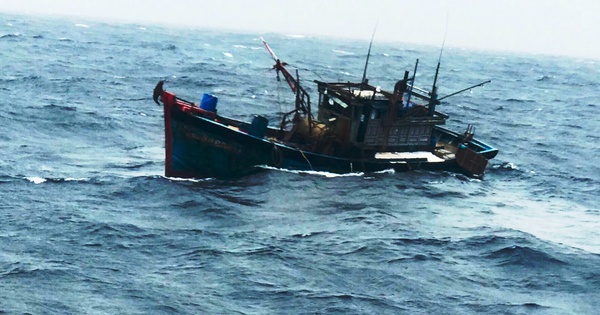 Tàu cá ngư dân Quảng Nam bị chìm, 5 người chết và mất tích