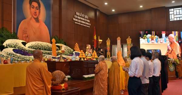 Từ lễ cầu siêu đến những khoảnh khắc cả cộng đồng cùng hướng về người đã khuất