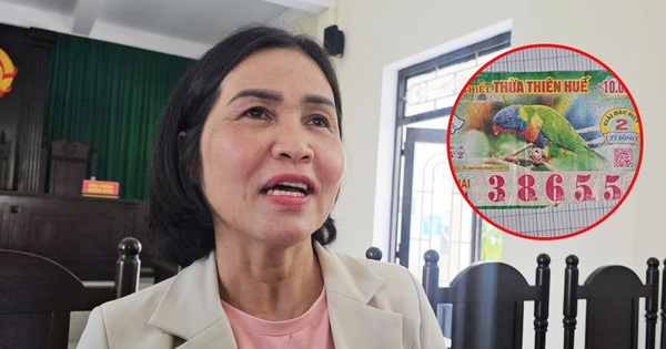 Chủ nhân tờ vé số 2 tỷ thắng kiện nói gì khi giám đốc công ty xổ số Huế bắt tay chúc mừng?