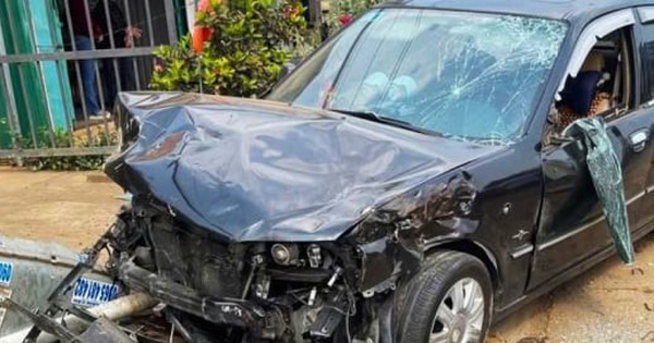 Ô tô tông xe máy kéo tại Đắk Lắk, 3 người nhập viện cấp cứu