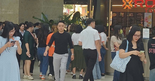 NÓNG: Rung lắc liên tục ở Hà Nội khiến nhiều người chóng mặt, nháo nhào chạy từ tầng cao xuống đất