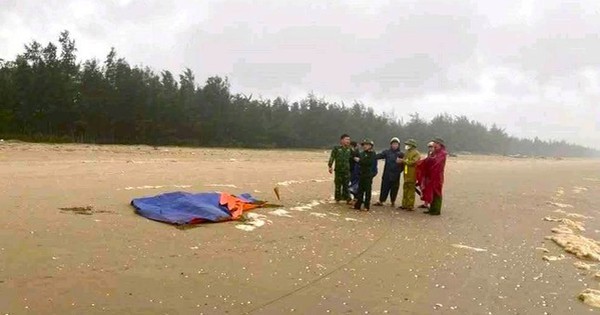 Thi thể ngư dân mất tích trong vụ chìm tàu cá ở Nghệ An trôi dạt vào bờ biển Hà Tĩnh