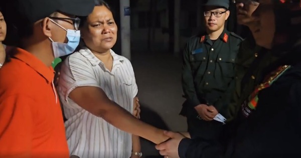 Người mẹ Myanmar bật khóc cảm ơn Lực lượng cứu hộ Việt Nam đã tìm thấy thi thể con trai 10 tuổi