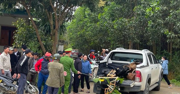 Tông vào xe bán tải đi cùng chiều, hai học sinh lớp 11 thương vong