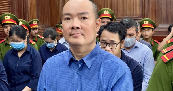 Vụ cấp sai 39.000 bằng lái xe: 1 bị cáo ngất xỉu sau khi nghe tuyên án