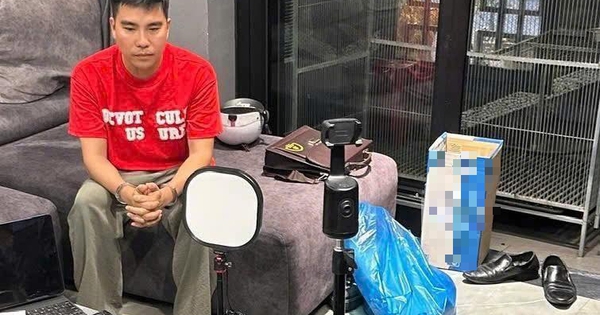 Bất ngờ Facebook "Dưỡng Dướng Dường" vẫn trực tiếp cảnh trao gạo cho người khó khăn