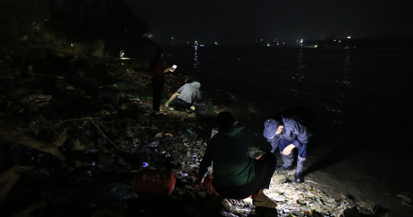 Cảnh tượng lạ lúc 4 giờ sáng của người dân Hà Nội bên sông Hồng