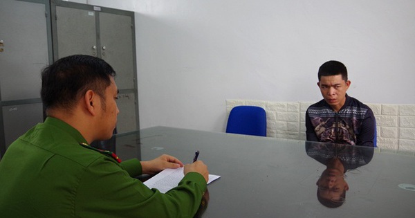 Đang dọn mộ chồng, người phụ nữ bị 2 tên cướp khống chế cướp dây chuyền, bông tai vàng