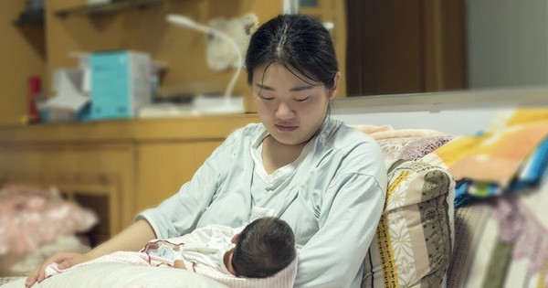 Lên chăm con dâu ở cữ nhưng chưa đầy 1 tháng, tôi đã phải bỏ về quê: Vừa về thì lặng người khi nhận được tin nhắn của con trai