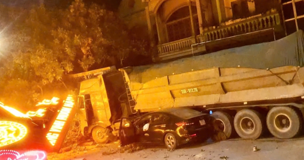 Tai nạn giao thông liên hoàn trên QL1A: Xe đầu kéo mất lái đâm xe khách chở hơn 30 người