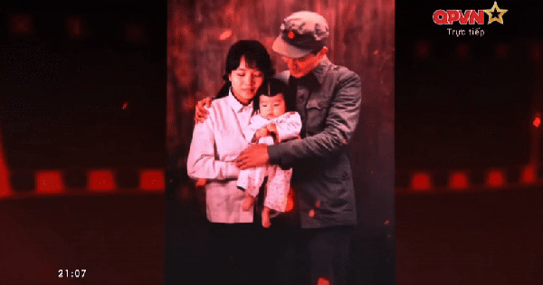 Khoảnh khắc liệt sĩ ôm hôn vợ con nhờ AI gây xúc động mạnh, hoàn thành tâm nguyện trong bức thư cuối cùng