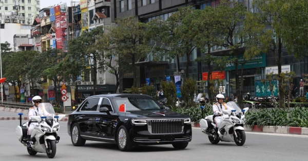 Cận cảnh đoàn xe của Tổng Bí thư, Chủ tịch Trung Quốc Tập Cận Bình ở Hà Nội