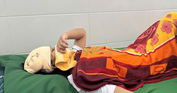 Tin mới về sức khỏe 3 nữ sinh vụ gãy lan can tầng 4 trường học