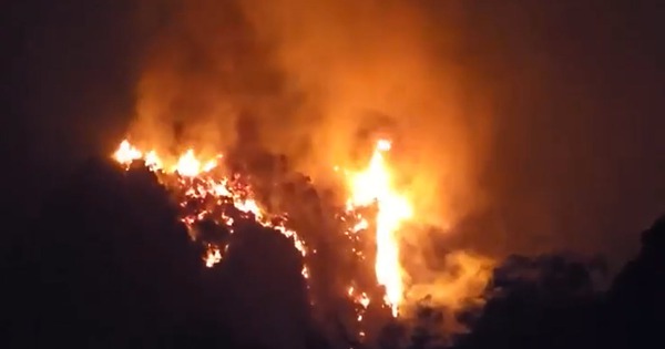 Đang cháy rừng tại Hà Nam, gió thổi mạnh khiến ngọn lửa nhanh chóng lan rộng