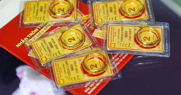 Vàng vượt mốc 115 triệu đồng/lượng, tôi đau ruột vì đã bán vàng cưới mua ô tô