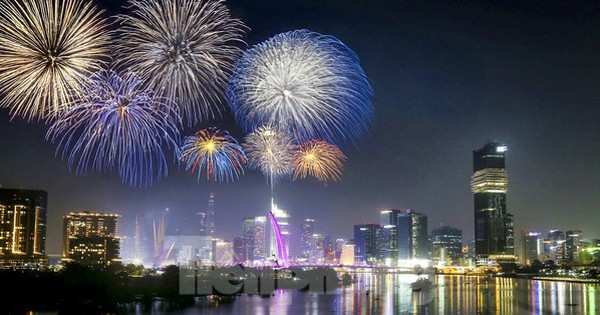 Tối nay, cấm xe nhiều tuyến đường ở TPHCM để phục vụ bắn pháo hoa, trình diễn flycam