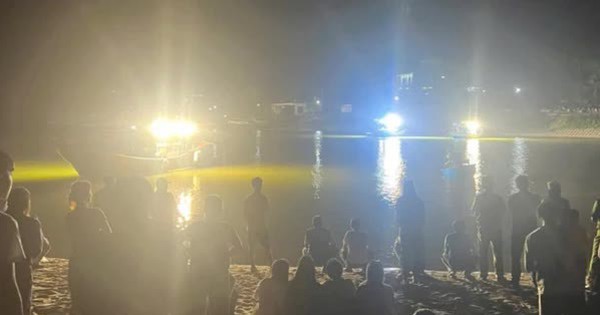 Quảng Bình: Hơn 200 người trắng đêm tìm kiếm 2 học sinh tắm sông mất tích