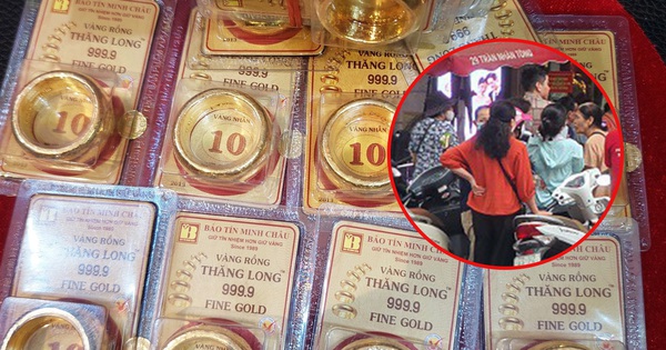 Người phụ nữ ở Hà Nội năn nỉ nhân viên tiệm vàng: “Cô 75 tuổi rồi, bán cho cô 3 chỉ nữa với”