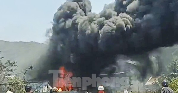 Cháy dữ dội tại biệt thự nhà vườn ở Quy Nhơn, gần 100 người dập lửa