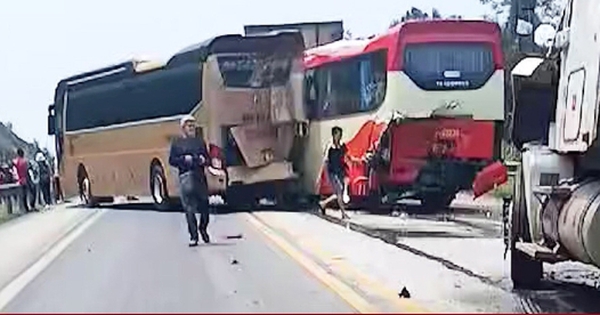 5 ô tô tông liên hoàn trên cao tốc Nội Bài - Lào Cai, tài xế mắc kẹt trong cabin