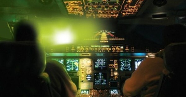 Chiếu đèn laze vào máy bay ở Quảng Nam - Đà Nẵng: Đáng báo động