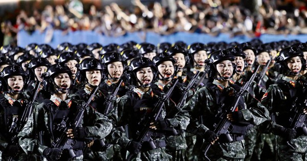 Xem ảnh diễu binh 30/4: Nhận diện các lực lượng cực nhanh, cổ vũ cực chuẩn!