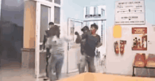 Khởi tố 2 anh em đánh nữ y sĩ tới tấp