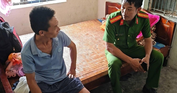 Thấy xe và dép con trên cầu, mẹ già khóc ngất