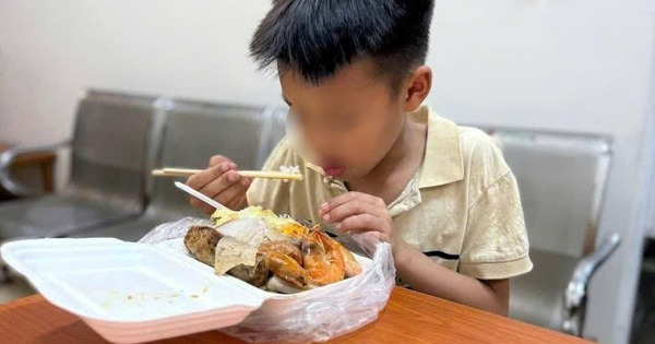 Hà Nội: Cháu bé 9 tuổi bị lạc đường do muốn đạp xe vào TP.HCM xem lễ diễu binh, diễu hành