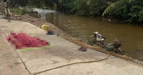 Xót xa cảnh người phụ nữ đi xe đạp rơi xuống sông tử vong ở Ninh Bình